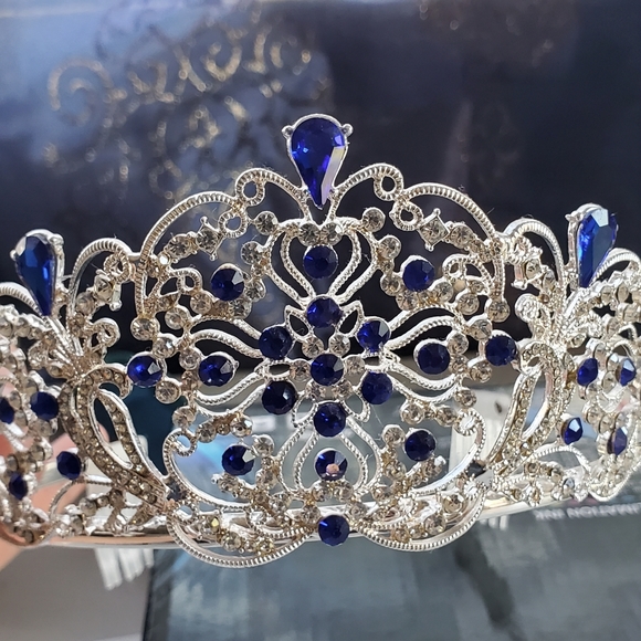 Crown - Picture 2 of 5